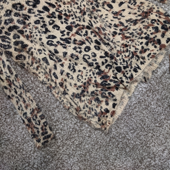 Leopard print sweater - NWT - Picture 2 of 8